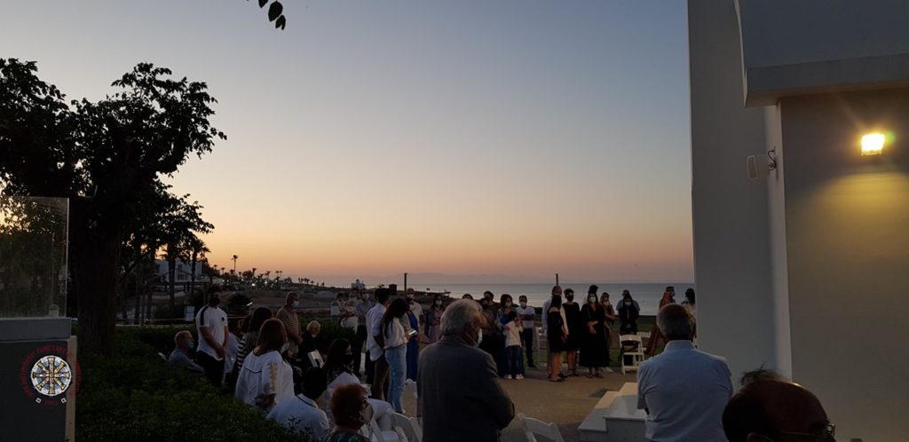 ΚΥΠΡΟΣ: Ηλιοβασίλεμα με τους Αγίους Κωνσταντίνο και Ελένη