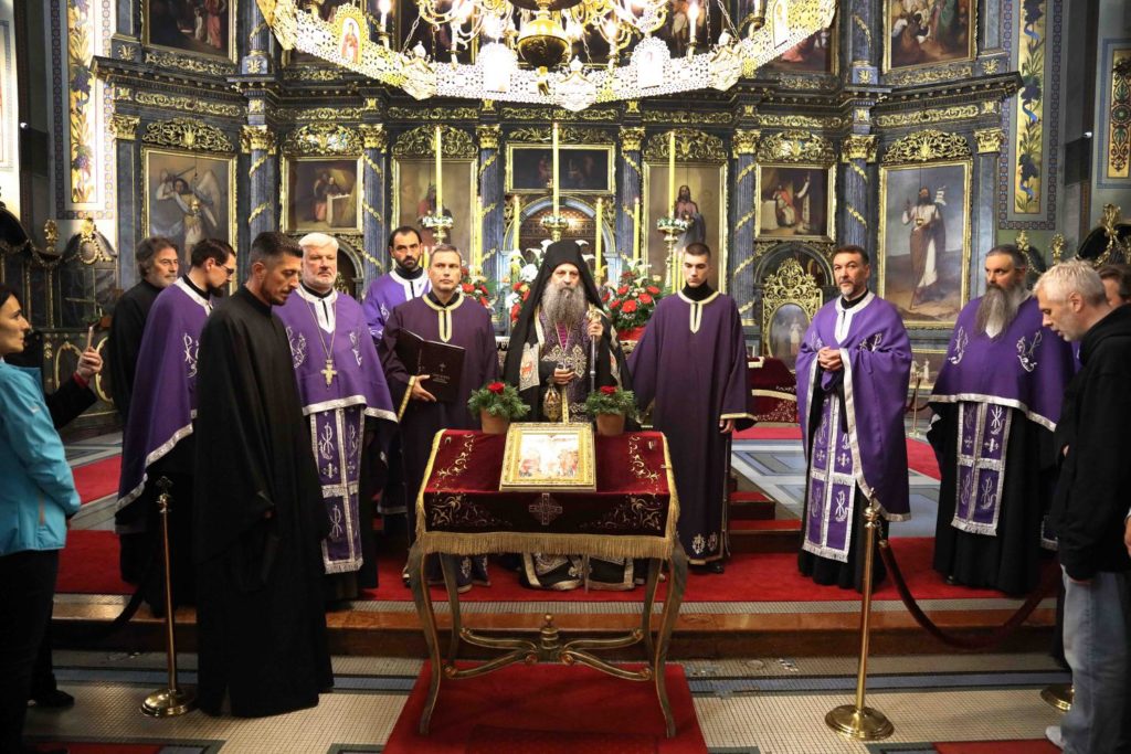 Велики петак у Саборном храму Светог архангела Михаила