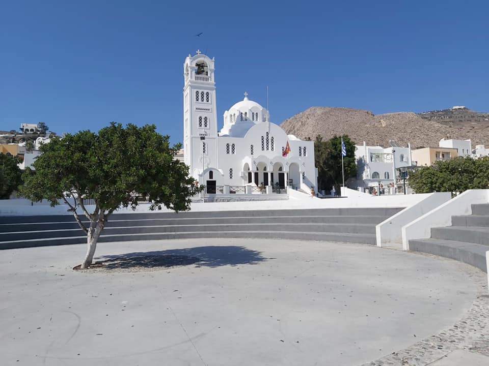 Το Εμπορείο Σαντορίνης τιμά τον Άγιο Λουκά τον Ιατρό