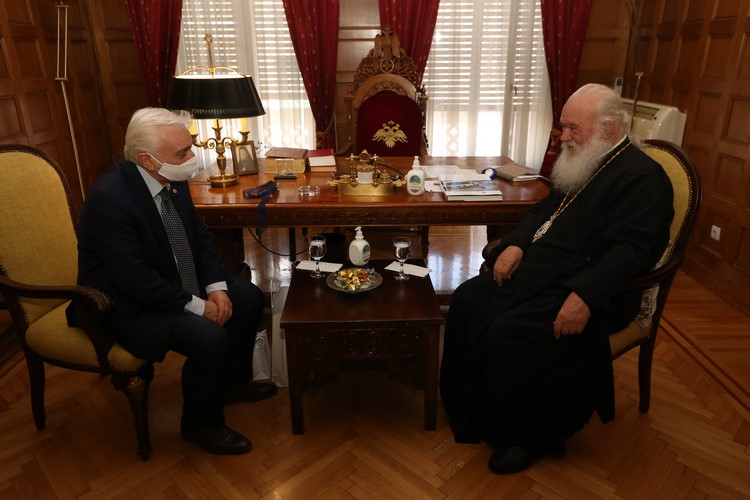 Στον Αρχιεπίσκοπο ο Πρόεδρος του Ελληνικού Ερυθρού Σταυρού