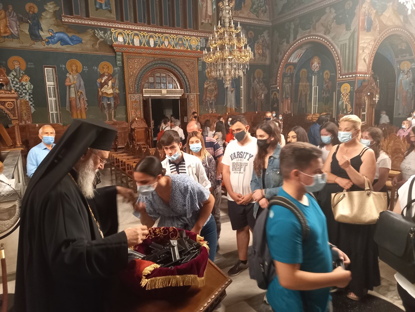 Δίπλα στους μαθητές των Πανελληνίων ο Μητροπολίτης Κορίνθου