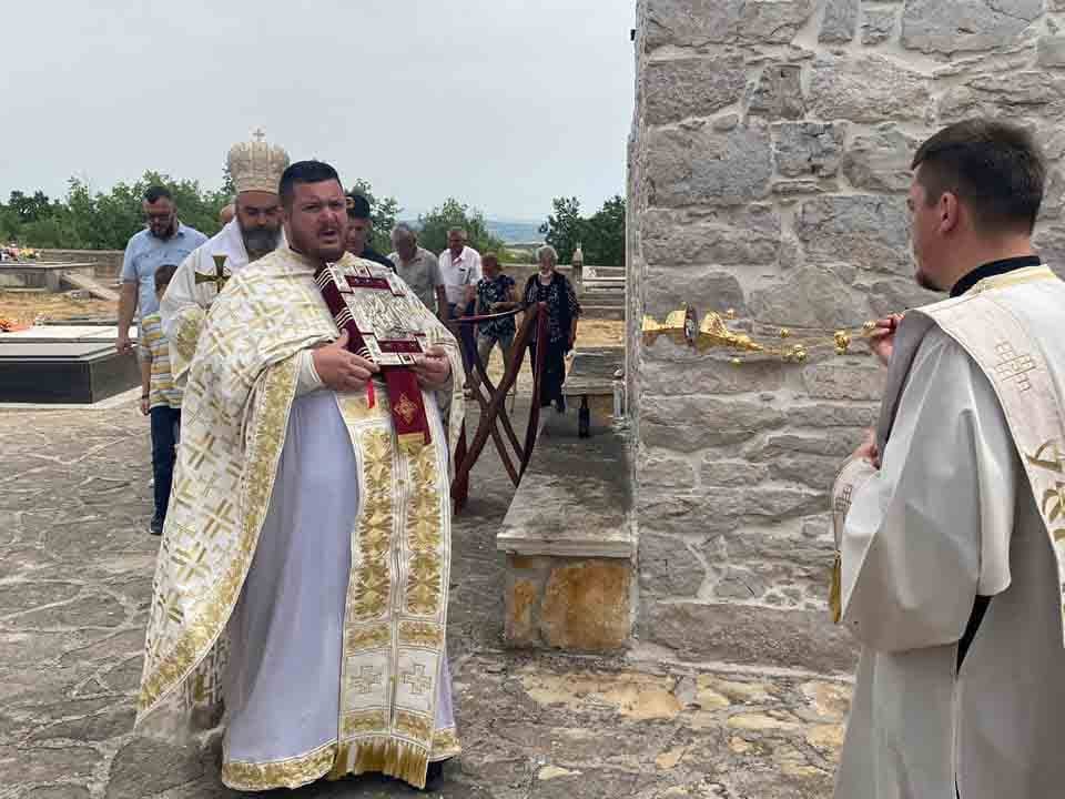 Духови у Лишанима Тињским