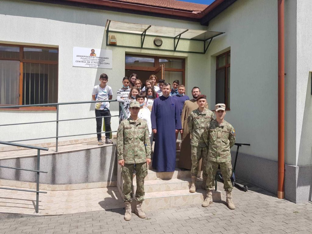 Οι στρατιώτες πρόσφεραν χαμόγελα στα παιδιά του Κέντρου “Άγιος Νικόλαος”