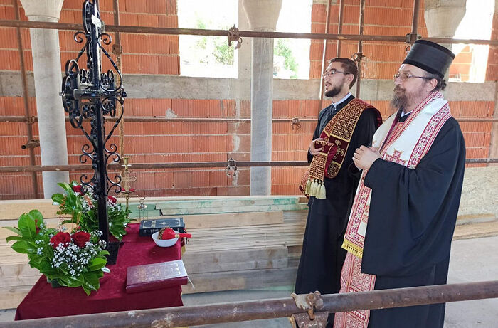 CROATIA: CROSS ERECTED AT CHURCH 30 YEARS AFTER WARTIME BOMBING