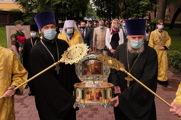 В СМОЛЕНСК ПРИНЕСЕНЫ МОЩИ БЛАГОВЕРНОГО КНЯЗЯ АЛЕКСАНДРА НЕВСКОГО