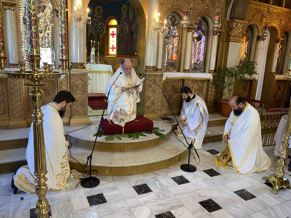 Ο Ελευθερουπόλεως Χρυσόστομος στις ευχές της Γονυκλισίας