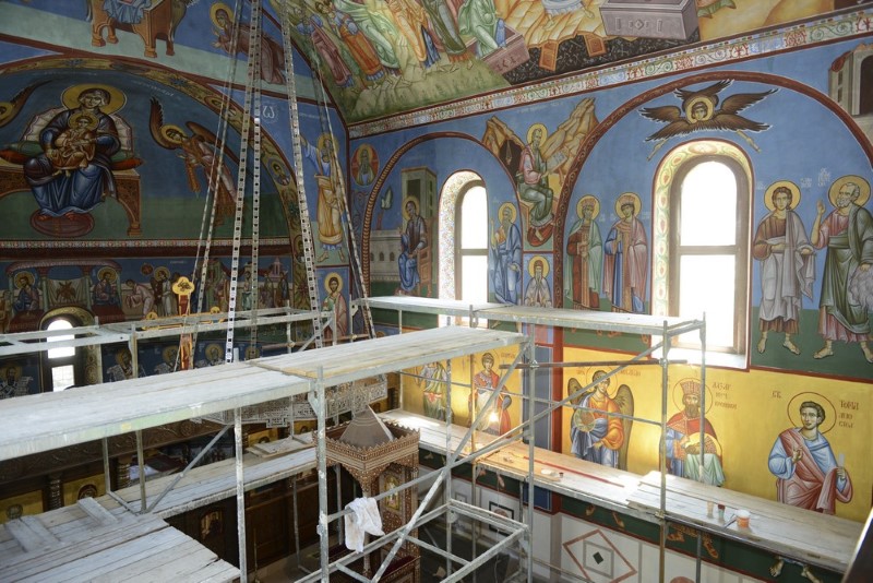 Завршетак фрескописа у невесињском Саборном храму