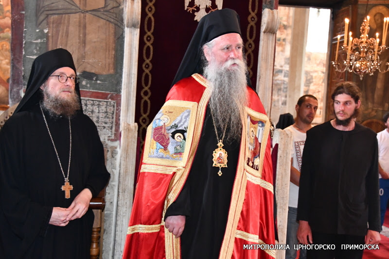 Митрополит Јоаникије у манастиру Високи Дечани: Божија милост грије наш род преко косовско-метохијских светиња (фото)