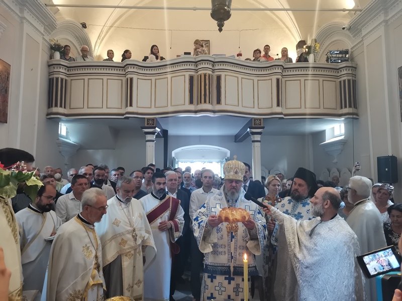 Почеле Спасовданске свечаности у Херцег Новом, Владика Кирило богослужио на Топлој