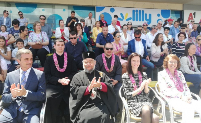 Митрополит Киприан поздрави казанлъчани за празника на розата