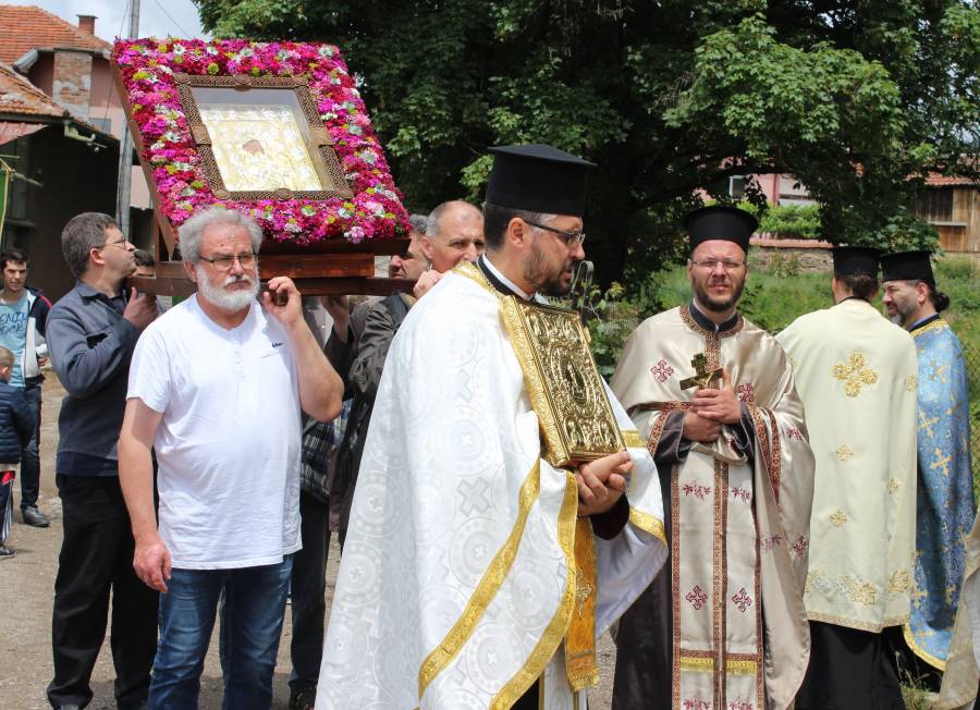 Храмът в Бухово ще чества тържествено празника на иконата „Достойно ест“