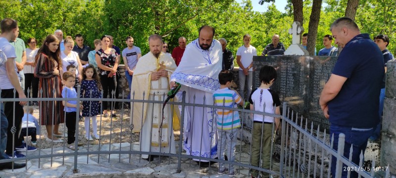 Заупокојена Литургија на Капавичкој јами