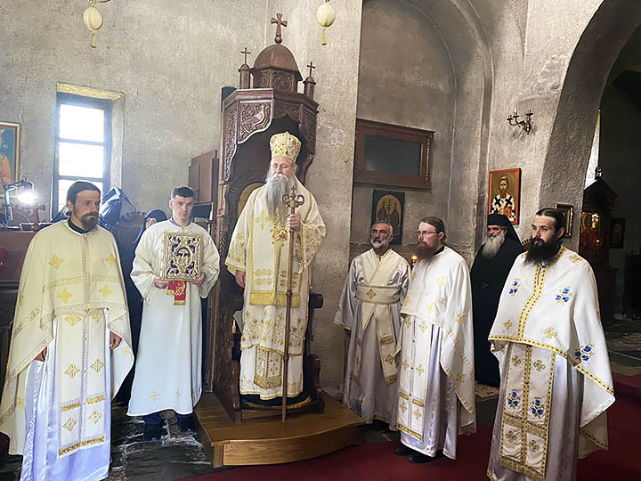 Владика Јоаникије служио у Ђурђевим Ступовима