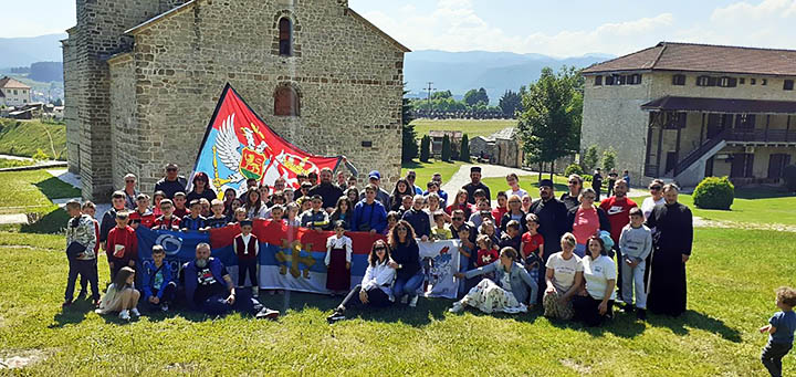 Деца са Косова и Метохије у Ђурђевим Ступовима