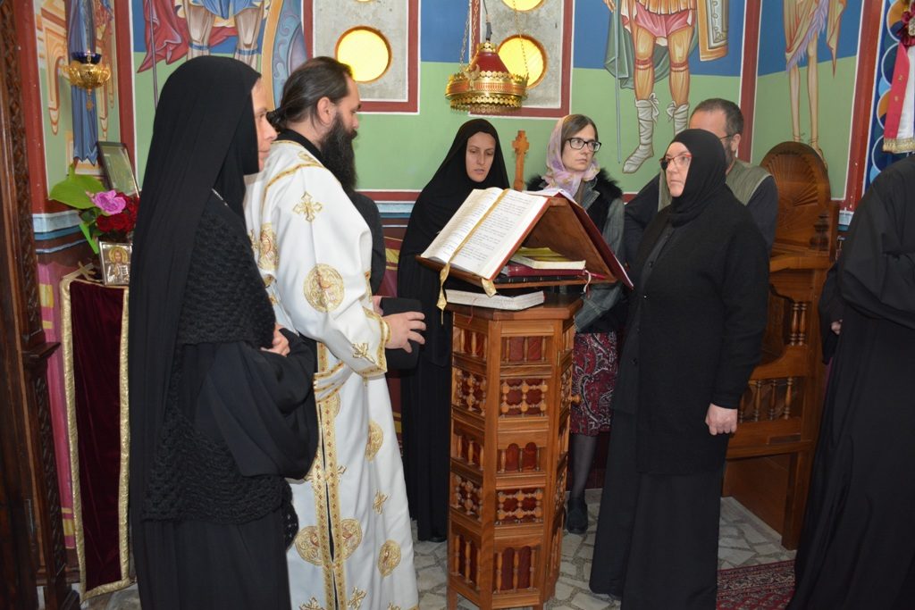 Архијерејска Литургија у манастиру Саринцу