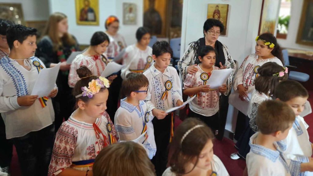 Copiii de la Centrul Sf. Sofia au serbat Ziua Eroilor cu cântece și creații artistice