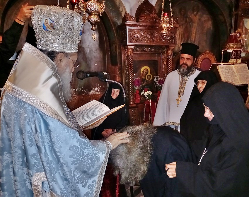 Ρασοφορία και μεγαλοσχημία μοναζουσών στην Ι.Μ. Κορίνθου