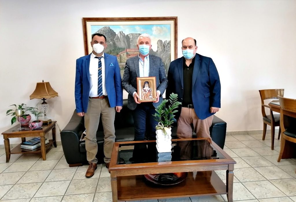 Οι δύο Πρόεδροι προσέφεραν στον Δήμαρχο μία βυζαντινή αγιογραφία