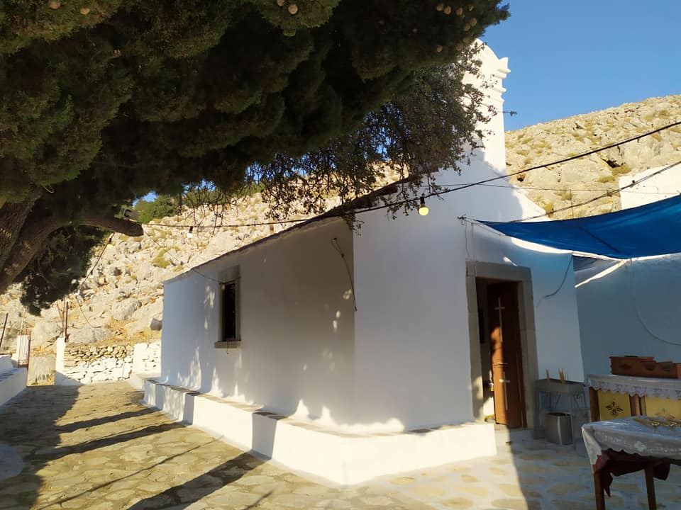 Εσπερινός Αγίων Πέτρου και Παύλου στο Ιερό Εξωκκλήσι