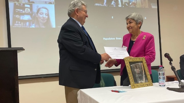 Βράβευση της προέδρου της Ομοσπονδίας Ελλήνων Εκπαιδευτικών Αμερικής