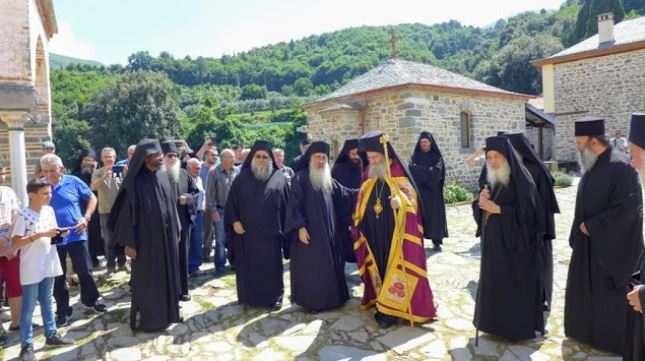 Ναυπάκτου Ιερόθεος: Τι σημαίνει ότι η εκκλησία είναι αποστολική