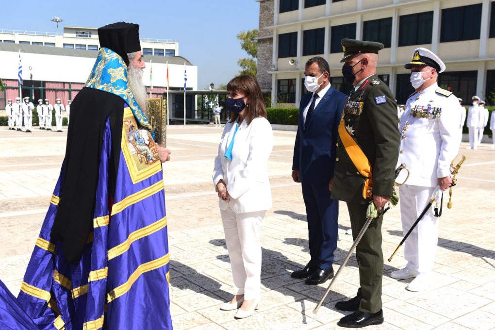 Ο Πειραιώς Σεραφείμ όρσκισε τους νέους Σημαιοφόρους