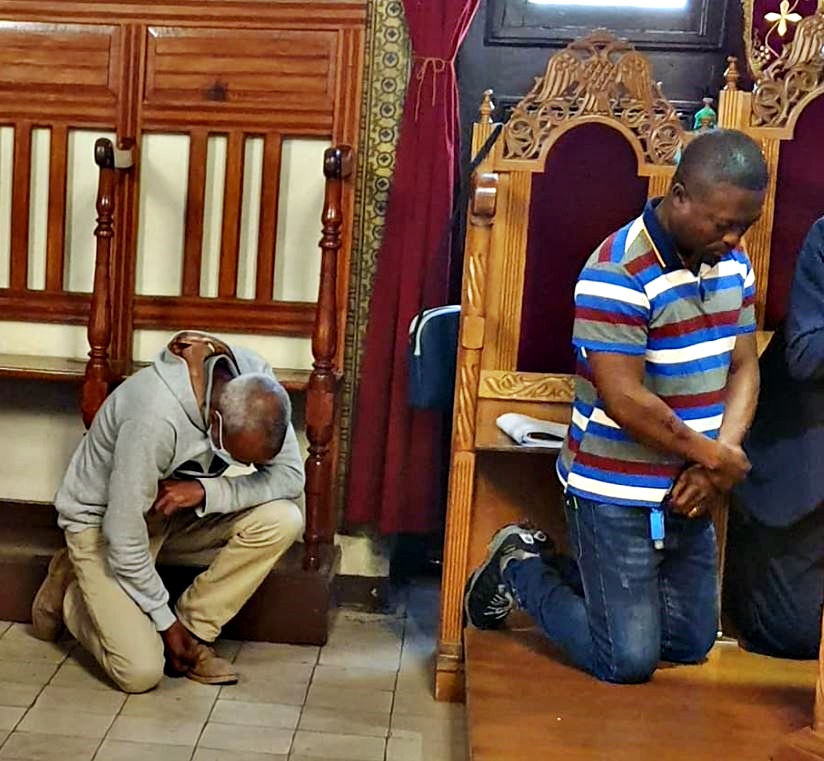 Γονατιστοί και ευλαβείς στην Αιθιοπία για την μεγάλη ημέρα