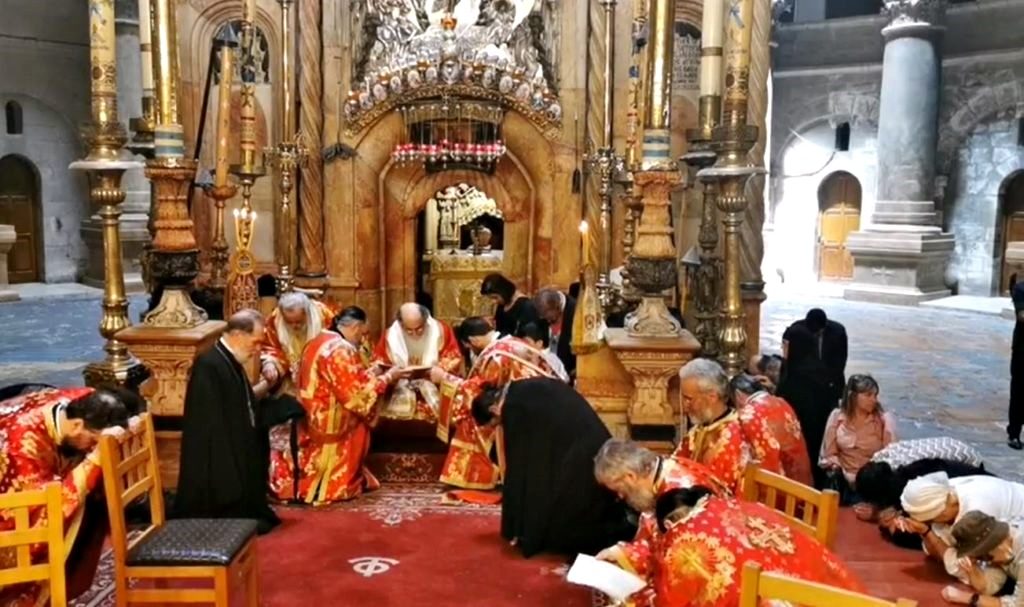 Συγκινητικές στιγμές: Η Γονυκλισία στον Πανάγιο Τάφο (ΒΙΝΤΕΟ)