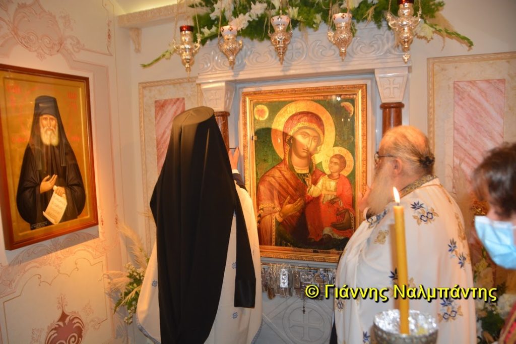 Ασπαζόμενοι την εικόνα της Παναγίας της Οδηγήτριας