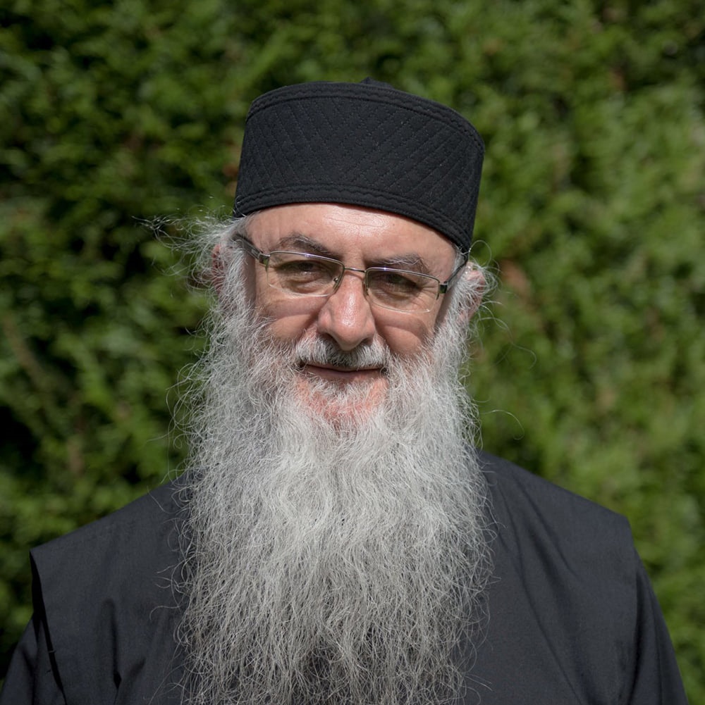 Ο Αρχιμανδρίτης Ζαχαρίας του Έσσεξ προσευχήθηκε για τον Γέροντα Εφραίμ