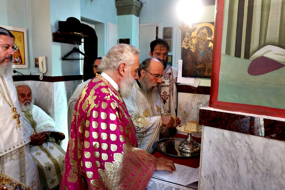 Παρέδωσε Δεσποτικές Εικόνες για ανάρτηση στις σχολικές αίθουσες