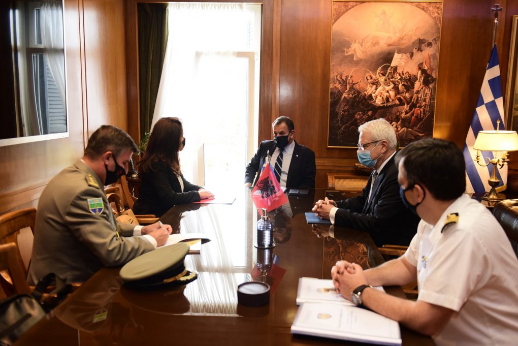 Greek DM stresses importance of implementation of agreement on military cemeteries in southern Albania to country’s envoy in Athens