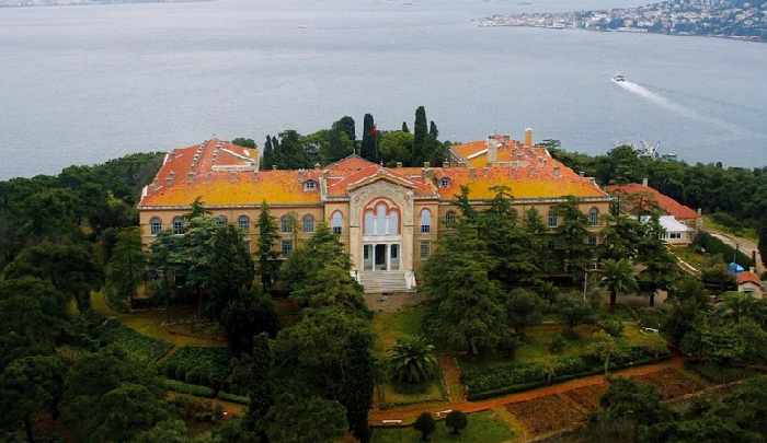 Η Πεντηκοστή, το Άγιο Πνεύμα και η άσβεστη φλόγα της Θεολογικής Σχολής της Χάλκης