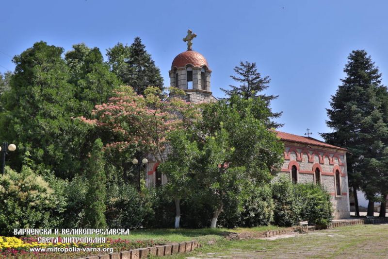 Архиерейска света Литургия и награждаване с офикия в храм “Св. Архангел Михаил” – град Вълчи дол
