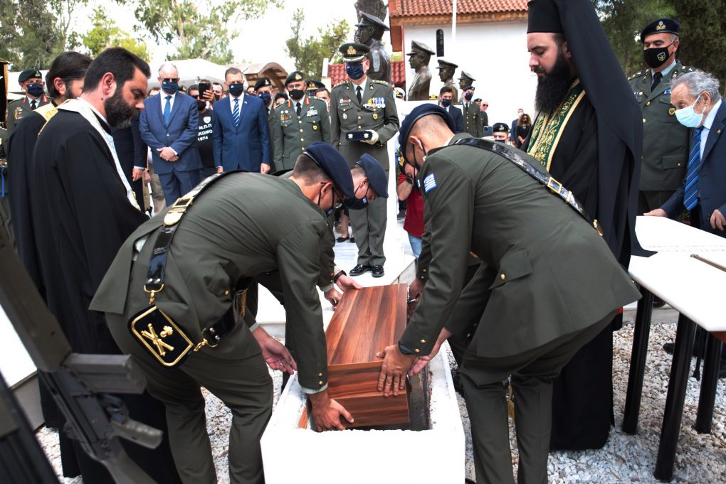 Νεκρώσιμος Ακολουθία του Ήρωα Καλμπουρτζή στη Σχ. Πυροβολικού