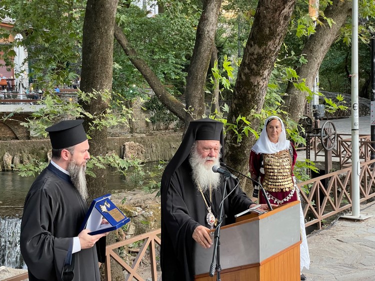 Αρχιεπίσκοπος Ιερώνυμος: “Όσοι πολεμάνε Θρησκεία και Επιστήμη είναι σε λανθασμένο δρόμο” – Το Χρυσό Κλειδί της Λιβαδειάς στον Μακαριώτατο