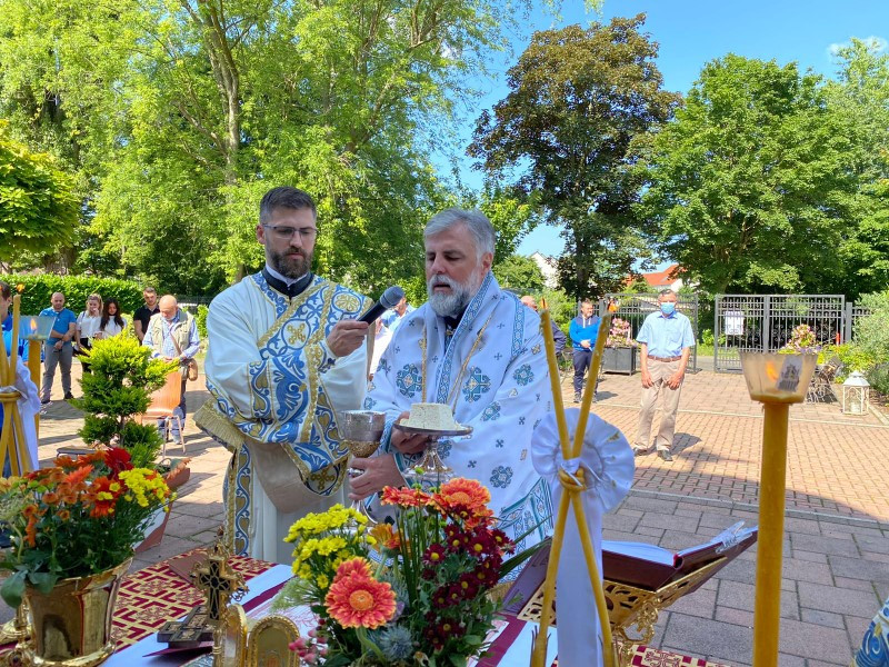 Архијерејска Литургија у Диселдорфу