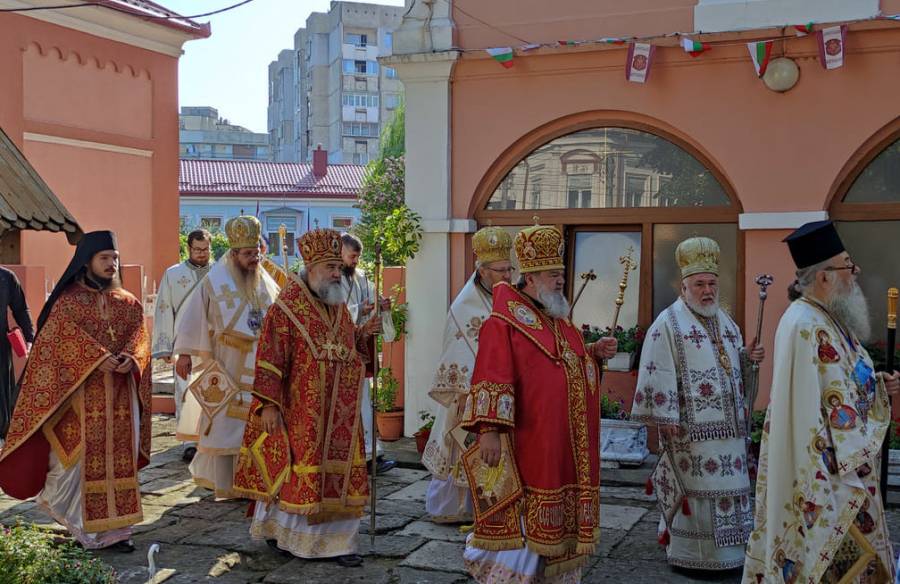 Архиереи от три църкви се събраха в Силистра за деня на Доростолските мъченици
