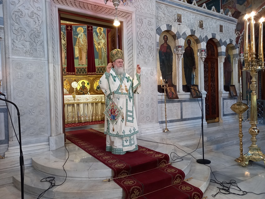 Κορίνθου: “Μωρές συζητήσεις εάν ο Επίσκοπος θα κάνει εμβόλιο”