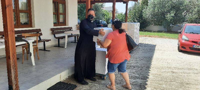 Τρόφιμα σε ακριτικές άπορες οικογένειες από την Ι.Μ. Μαρωνείας