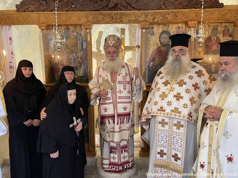 Κουρά μοναχής στην Ιερά Μονή Παναγίας Καρυδιανής Μύθων