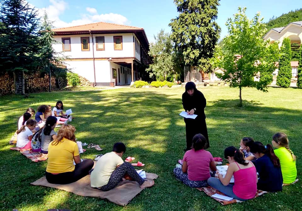 В Лопушанския манастир „Св. Йоан Предтеча“ започна първата смяна на православния летен лагер за деца