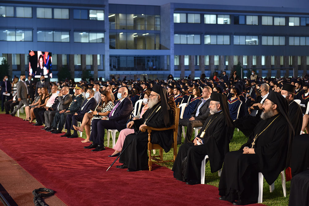 جامعة البلمند احتفلت بتخريج 1447 طالبًا وطالبة