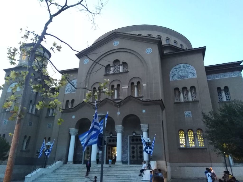 Ευλαβική προσευχή, για τον Ιαματικό Αγιομάρτυρα Παντελεήμονα, στον ομώνυμο ναό της Αχαρνών!