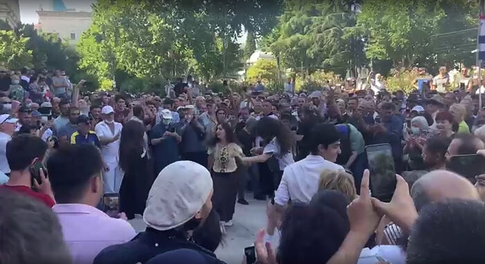 VIDEO: GEORGIANS FESTIVELY CELEBRATE CANCELATION OF LGBT MARCH