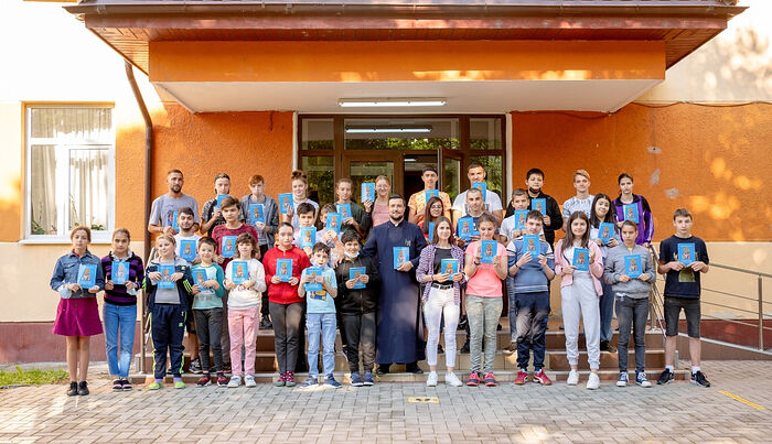 ROMANIAN CHURCH PUBLISHES SIGN LANGUAGE PRAYER BOOK