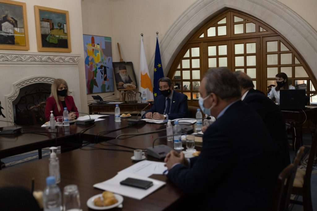 Σε εποικοδομητικό κλίμα συνεδρίασε το Εθνικό Συμβούλιο για τις εξελίξεις στα Βαρώσια