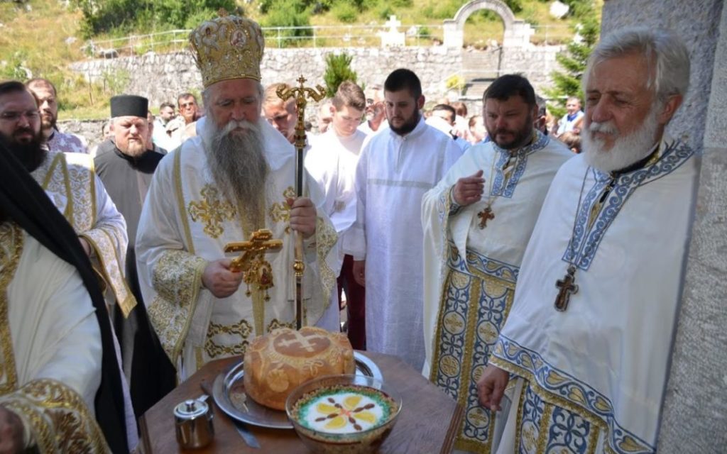 Ивањдан – слава острошког скита Јован до, богослужио Митрополит Јоаникије (ВИДЕО)