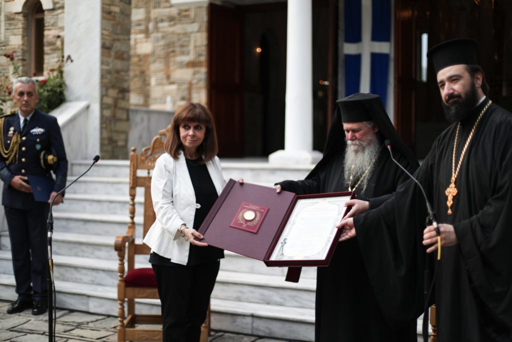 Τιμήθηκε με το μετάλλιο του Αποστόλου Παύλου η ΠτΔ