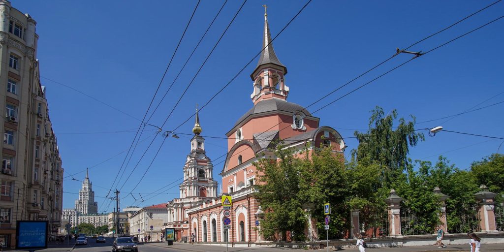 Интерьерам церкви Апостолов Петра и Павла на Новой Басманной улице вернут исторический облик